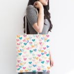 - Canta-4371-1 - Realhomes Realhomes Beyaz Zeminde Rengarenk Kalpler Kumaş Plaj Çantası Realhomes