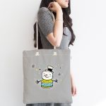 Realhomes Gri Zeminde Kardan Adam Çizim Desenli Kumaş Plaj Çantası Realhomes