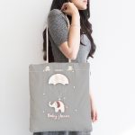 - Canta-4439-1 - Realhomes Gri Zeminde Uçan Fil Desenli Bebek Odası Kumaş Plaj Çantası Realhomes