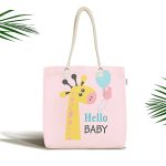 - Canta-4454 - Realhomes Pembe Zeminde Sevimli Zürafa Desenli Özel Tasarımlı Dijital Baskılı Çocuk Odası Kumaş Plaj Çantası Realhomes