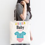 - Canta-4467-1 - Realhomes Beyaz Zemin Bebek Kıyafeti Baby Shower Tasarımlı Dijital Baskılı Çocuk Odası Kumaş Plaj Çantası Realhomes