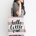 - Canta-4487-1 - Realhomes Gri Pembe Hello Little One Yazılı Özel Tasarımlı Dijital Baskılı Çocuk Odası Kumaş Plaj Çantası Realhomes