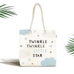 - Canta-4493 - Realhomes Beyaz Zeminde Bulut Ve Yıldız Desenli Özel Tasarımlı Dijital Baskılı Çocuk Odası Kumaş Plaj Çantası Realhomes