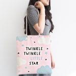 Pembe Zemin Bulut Ve Yıldız Desenli Özel Tasarımlı Dijital Baskılı Çocuk Odası Kumaş Plaj Çantası Realhomes