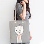 - Canta-4499-1 - Realhomes Gri Zemin Uyuyan Ayıcık Desenli Özel Tasarımlı Dijital Baskılı Kumaş Plaj Çantası Realhomes