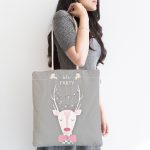 Gri Zemin Uyuyan Geyik Desenli Özel Tasarımlı Dijital Baskılı Çocuk Odası Kumaş Plaj Çantası Realhomes