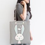 - Canta-4513-1 - Realhomes Gri Zemin Sevimli Tavşan Ve Leylek Desenli Dijital Baskılı Çocuk Odası Kumaş Plaj Çantası Realhomes