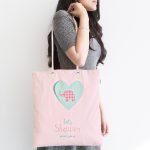 Pembe Zemin Let's Shower Yazılı Özel Tasarımlı Dijital Baskılı Çocuk Odası Kumaş Plaj Çantası Realhomes