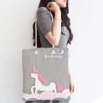 Gri Zeminli Unicorn Desenli Özel Tasarımlı Dijital Baskılı Çocuk Odası Kumaş Plaj Çantası Realhomes