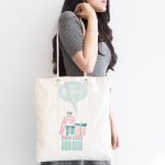 Realhomes Beyaz Zeminde Doğum Günü Hediyeler Desenli Kumaş Plaj Çantası Realhomes