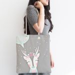 - Canta-4565-1 - Realhomes Gri Zeminli Sevimli Geyik Tasarımlı Bebek Odası Kumaş Plaj Çantası Realhomes
