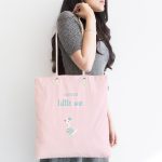 - Canta-4570-1 - Realhomes Pembe Zemin Welcome Little One Yazılı Özel Tasarımlı Dijital Baskılı Çocuk Odası Kumaş Plaj Çantası Realhomes