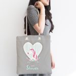 - Canta-4574-1 - Realhomes Gri Zeminli Mavi Kalpli Unicorn Desenli Çocuk Odası Kumaş Plaj Çantası Realhomes