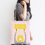 - Canta-4584-1 - Realhomes Realhomes Pembe Zeminde Unicorn Geyikler Tasarımlı Kumaş Plaj Çantası Realhomes