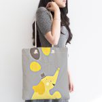 - Canta-4595-1 - Realhomes Gri Zeminde Uçan Balonlar ve Fil Desenli Çocuk Odası Kumaş Plaj Çantası Realhomes