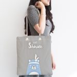 - Canta-4631-1 - Realhomes Gri Zemin Baby Shower Yazılı Ayıcık Desenli Dijital Baskılı Çocuk Odası Kumaş Plaj Çantası Realhomes