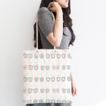 - Canta-4655-1 - Realhomes Beyaz Zeminde Sevimli Renkli Gözlük Motifli Dijital Baskılı Kumaş Plaj Çantası Realhomes