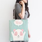 - Canta-4658-1 - Realhomes Yeşil Zemin Sevimli Köpek Desenli Dijital Baskılı Çocuk Odası Kumaş Plaj Çantası Realhomes