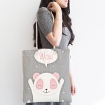 - Canta-4659-1 - Realhomes Gri Zemin Sevimli Köpek Desenli Dijital Baskılı Çocuk Odası Kumaş Plaj Çantası Realhomes