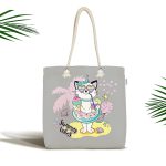 - Canta-4682 - Realhomes Gri Zeminli Tatil Temalı Sevimli Kedi Desenli Dijital Baskılı Kumaş Plaj Çantası Realhomes