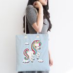 - Canta-4690-1 - Realhomes Mavi Zeminde Uyuyan Unicorn Desenli Dijital Baskılı Kumaş Plaj Çantası Realhomes