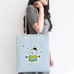 - Canta-4702-1 - Realhomes Mavi Zeminde Şapkalı Kardan Adam Motifli Dijital Baskılı Kumaş Plaj Çantası Realhomes