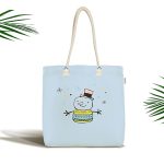 - Canta-4702 - Realhomes Mavi Zeminde Şapkalı Kardan Adam Motifli Dijital Baskılı Kumaş Plaj Çantası Realhomes