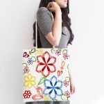 - Canta-4830-1 - Realhomes Realhomes Beyaz Zeminli Rengarenk Çiçekler Dijital Baskılı Kumaş Plaj Çantası Realhomes