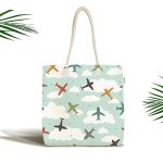 - Canta-4857 - Realhomes Realhomes Yeşil Zeminde Uçak Desenli Bulutlar Dijital Baskılı Kumaş Plaj Çantası Realhomes