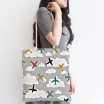 - Canta-4858-1 - Realhomes Realhomes Gri Zeminde Uçak Desenli Bulutlar Dijital Baskılı Kumaş Plaj Çantası Realhomes