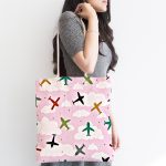 - Canta-4860-1 - Realhomes Realhomes Pembe Zeminde Uçak Desenli Bulutlar Dijital Baskılı Kumaş Plaj Çantası Realhomes