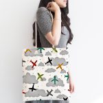 Realhomes Beyaz Zeminde Uçak Desenli Bulutlar Dijital Baskılı Kumaş Plaj Çantası Realhomes