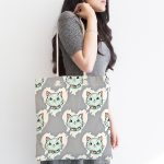 - Canta-4893-1 - Realhomes Realhomes Gri Zeminde Kedi Desenli Dijital Baskılı Kumaş Plaj Çantası Realhomes