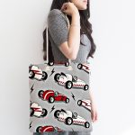 - Canta-4906-1 - Realhomes Realhomes Gri Zeminde Yarış Arabalı Dijital Baskılı Kumaş Plaj Çantası Realhomes
