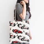 - Canta-4907-1 - Realhomes Realhomes Beyaz Zeminde Yarış Arabalı Dijital Baskılı Kumaş Plaj Çantası Realhomes