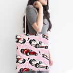 - Canta-4909-1 - Realhomes Realhomes Pembe Zeminde Yarış Arabalı Dijital Baskılı Kumaş Plaj Çantası Realhomes