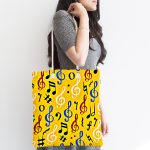 - Canta-4929-1 - Realhomes Realhomes Sarı Zeminli Sol Anahtarlı Dijital Baskılı Kumaş Plaj Çantası Realhomes