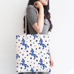 - Canta-4941-1 - Realhomes Realhomes Beyaz Zeminde Pembe Yıldız Dijital Baskılı Kumaş Plaj Çantası Realhomes