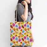 - Canta-4943-1 - Realhomes Realhomes Beyaz Zeminde Nom Nom Pankek Dijital Baskılı Kumaş Plaj Çantası Realhomes