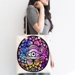- Canta-5009-1 - Realhomes Realhomes Beyaz Zeminde Renkli Üçüncü Göz Motifli Kumaş Plaj Çantası Realhomes