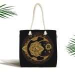 - Canta-5030 - Realhomes Siyah Zeminde Gold Hilal İçerisinde Üçüncü Göz Motifli Kumaş Plaj Çantası Realhomes
