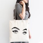 - Canta-5096-1 - Realhomes Realhomes Beyaz Zeminde Kirpik Motifli Özel Tasarım Kumaş Plaj Çantası Realhomes