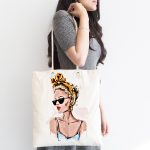 - Canta-5107-1 - Realhomes Güneş Gözlüklü Genç Kadın Desenli Modern Kumaş Plaj Çantası Realhomes