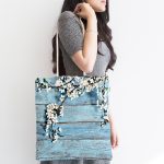 - Canta-5108-1 - Realhomes Mavi Ahşap Zeminli Bahar Motifli Kumaş Plaj Çantası Realhomes