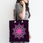 - Canta-5120-1 - Realhomes Siyah Zeminde Pembe Neon Mandala Desenli Kumaş Plaj Çantası Realhomes
