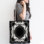 - Canta-5127-1 - Realhomes Siyah Zeminde Kare Mandala Desenli Özel Tasarım Kumaş Plaj Çantası Realhomes