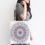 Beyaz Zeminde Açık Renkte Mandala Kumaş Plaj Çantası Realhomes