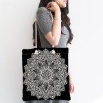 - Canta-5133-1 - Realhomes Siyah Beyaz Mandala Tasarımlı Kumaş Plaj Çantası Realhomes