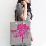 - Canta-5230fusya-1 - Realhomes Gri Zeminde Dekoratif Fuşya Ağaç Tasarımlı Kumaş Plaj Çantası Realhomes