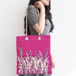- Canta-5233sadefusya-1 - Realhomes Fuşya Zeminde Beyaz Çiçek Dijital Baskılı Kumaş Plaj Çantası Realhomes
